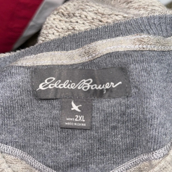 Eddie Bauer Size 2XL soft Gray long sleeve  V Neck pull over - Picture 3 of 3